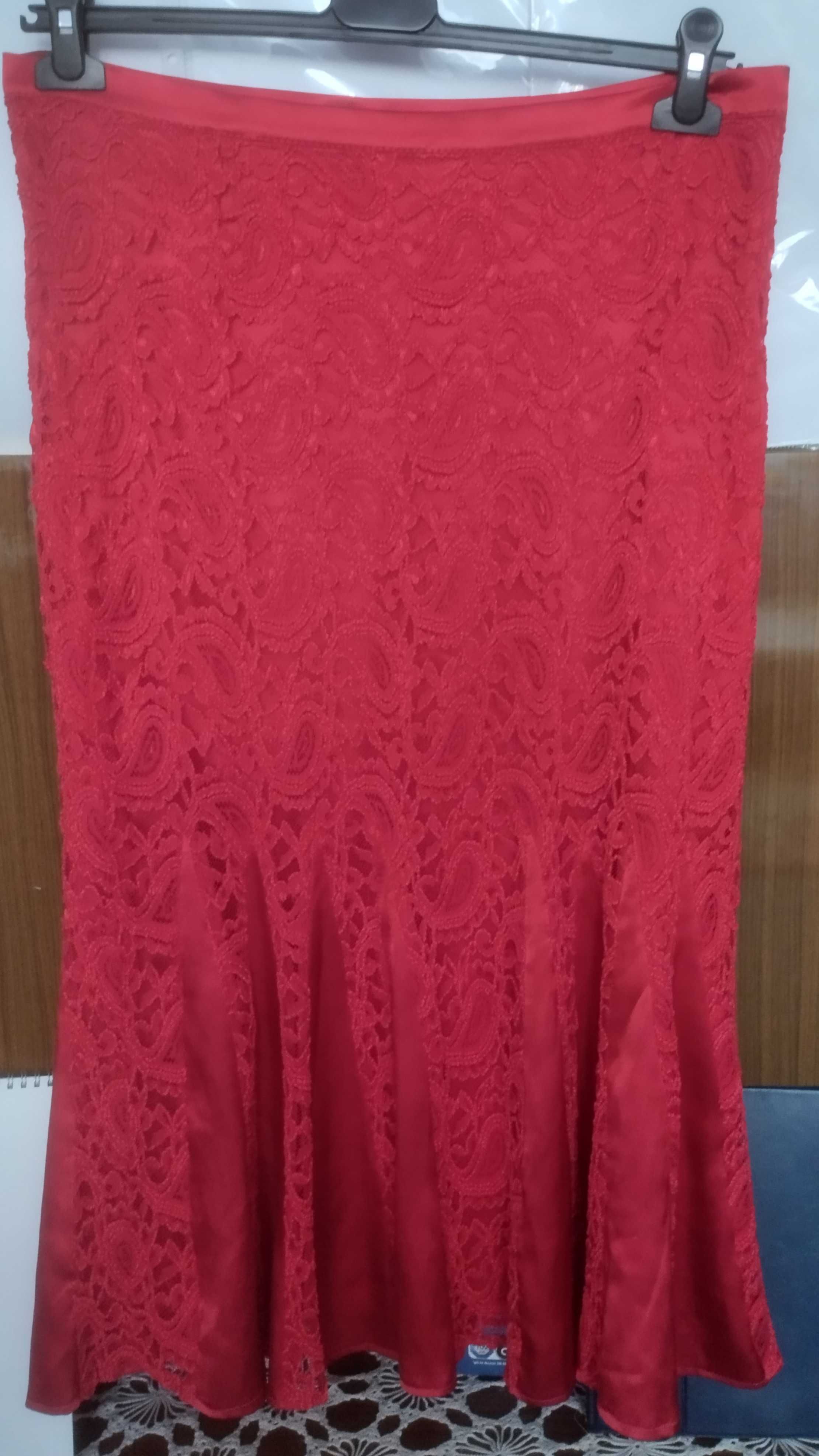Czerwona koronkowa spódnica rozmiar 46