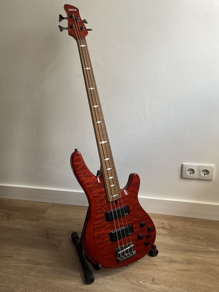 Baixo Yamaha TRB1004J