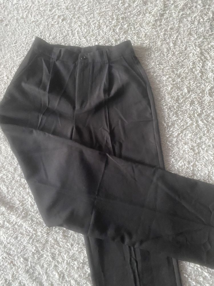 Czarne eleganckie spodnie M