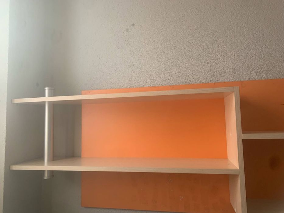 Biurko i szafka na ściane