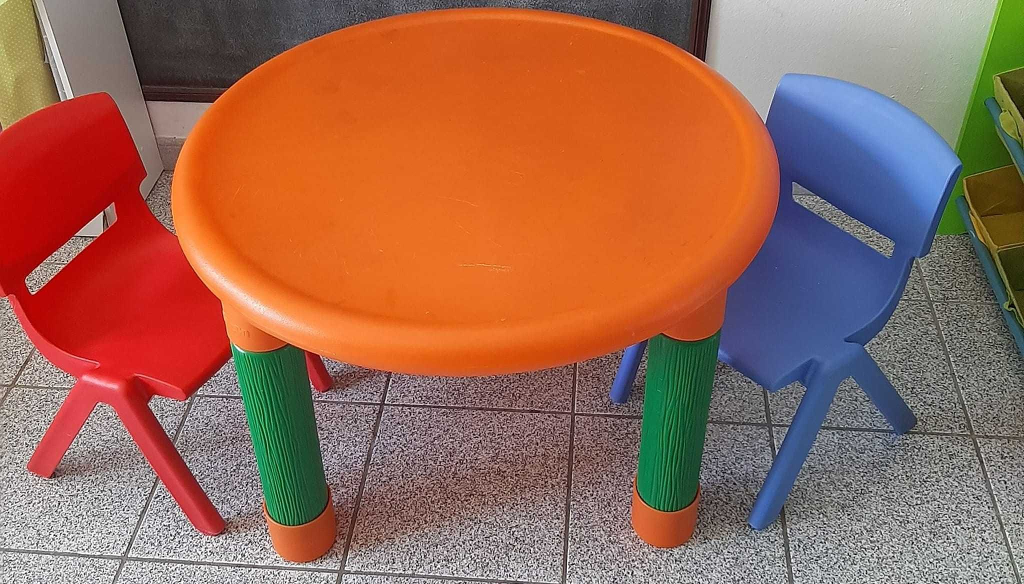 Mesa e 2 cadeiras