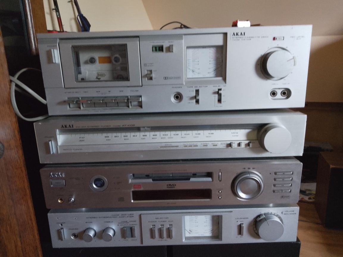 Magnetofony wieża Akai itp