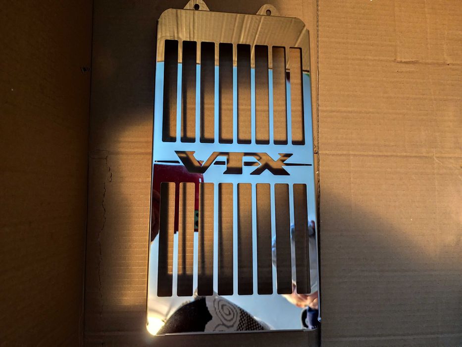 Osłona do chłodnicy motocykla modelu Honda VTX