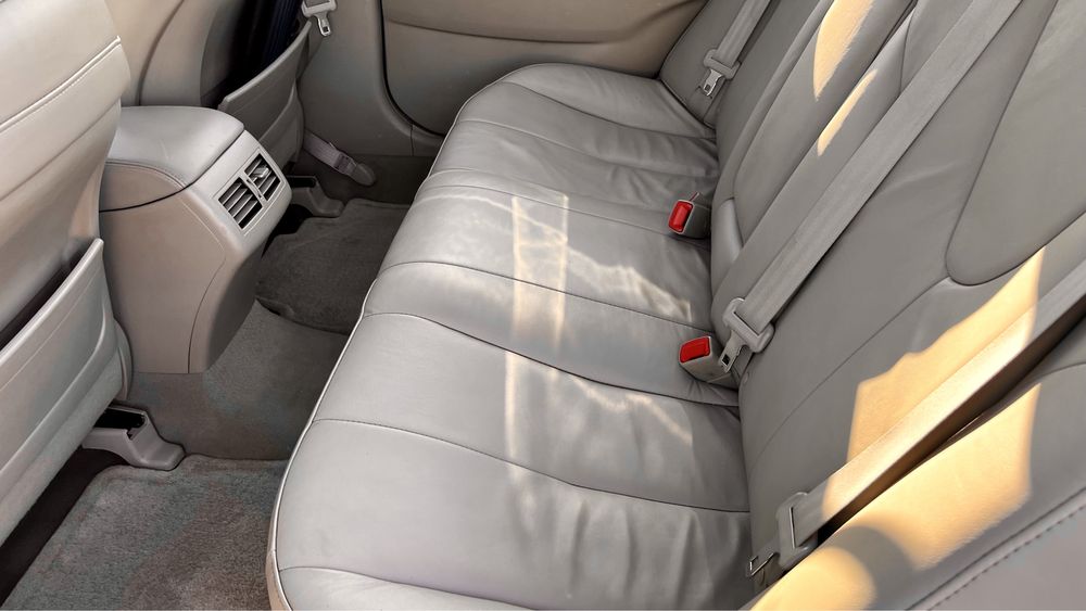 Sprzedam Toyotę Camry, zadbane wnętrze, hybryda, mechanicznie stan bdb