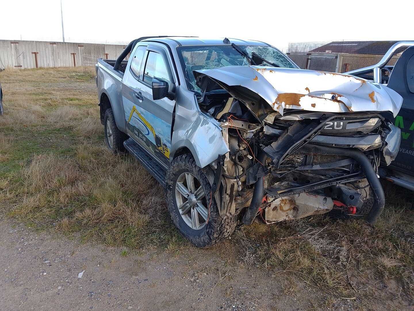 Isuzu D-Max 1.9 EXT. CAB AUT. 6 Samochód ciężarowy, uszkodzony,
