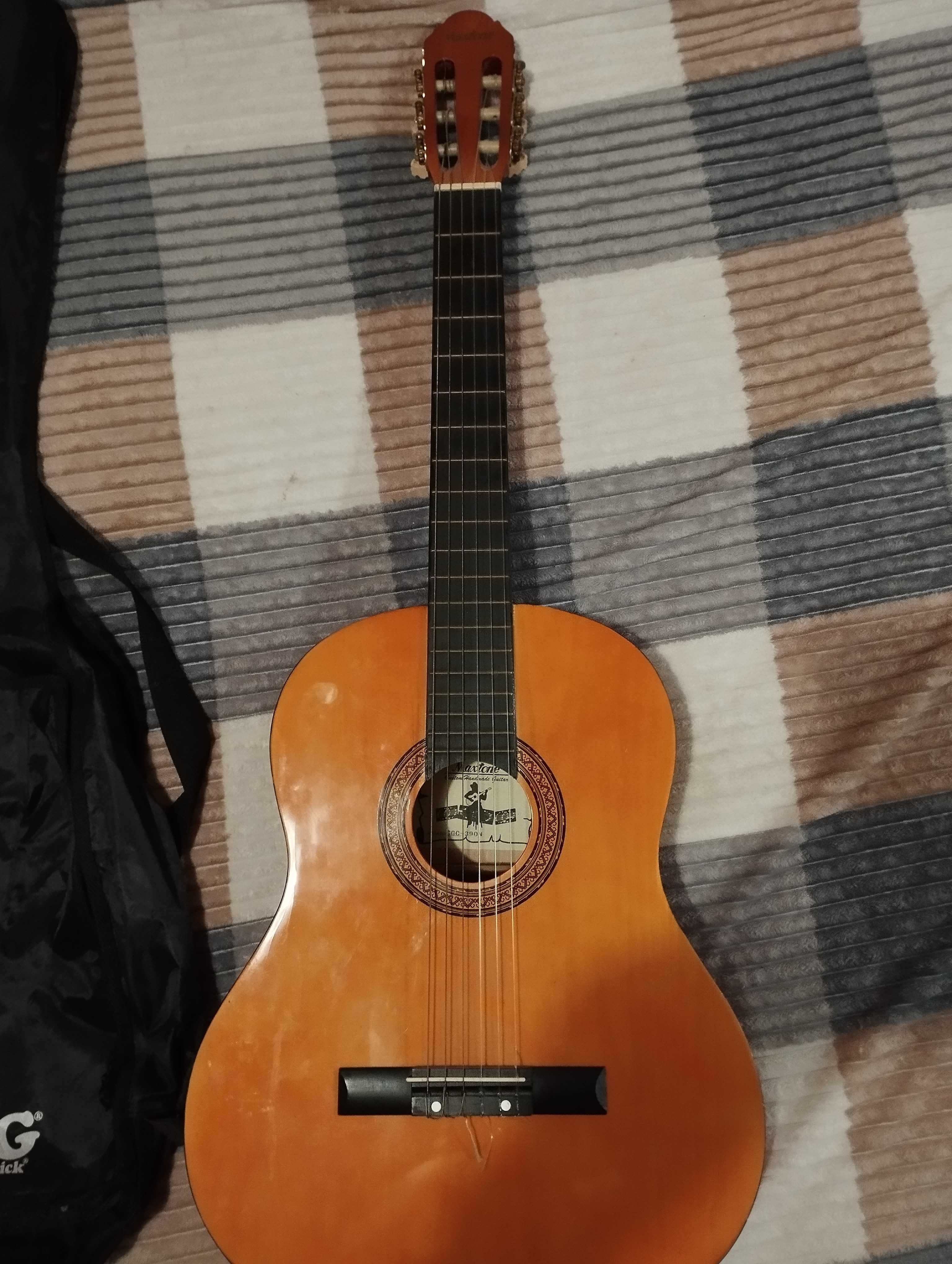 Класична гітара Maxtone CGC 390N з чохлом