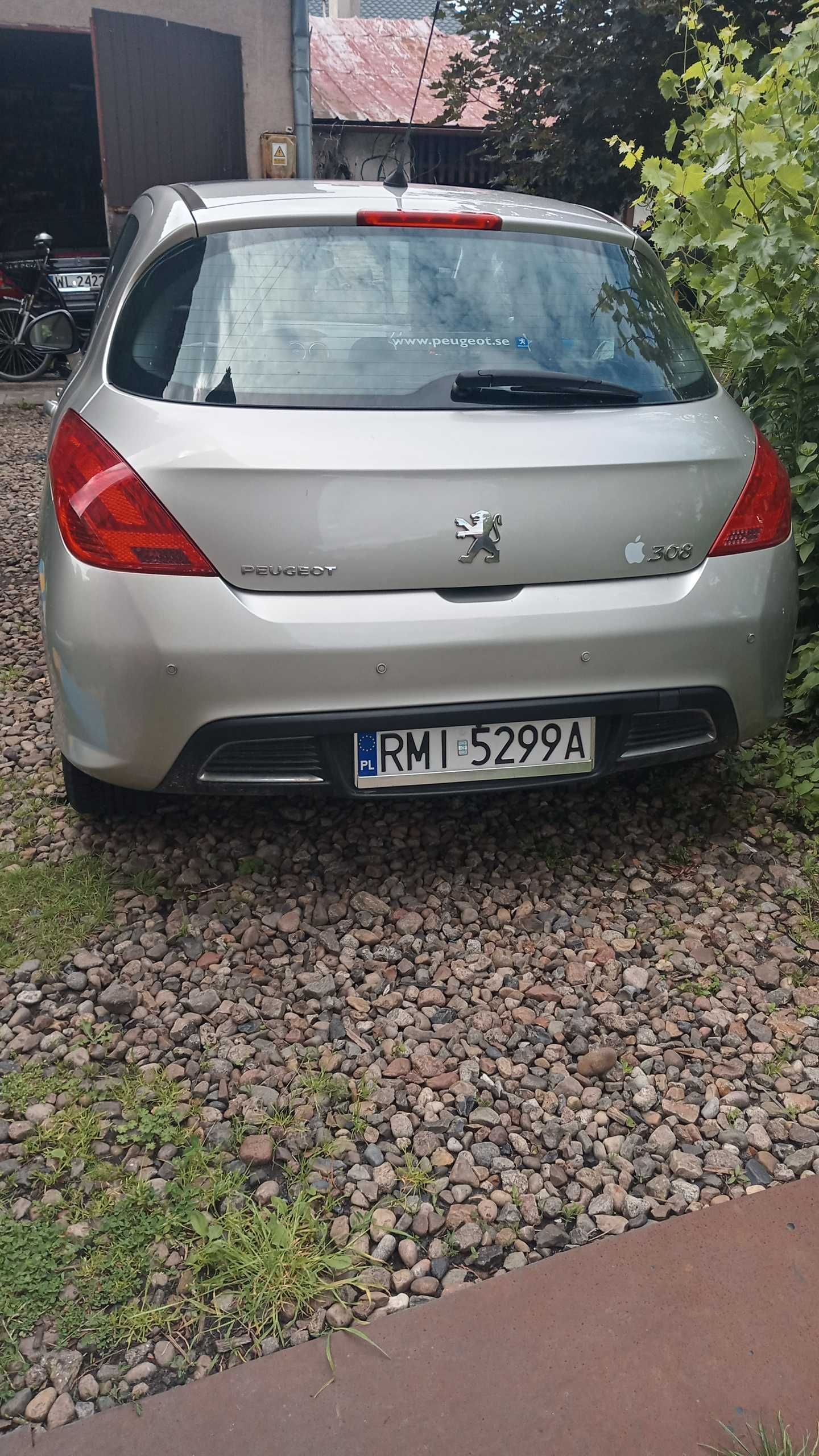 Peugeot 308 - srebrny -