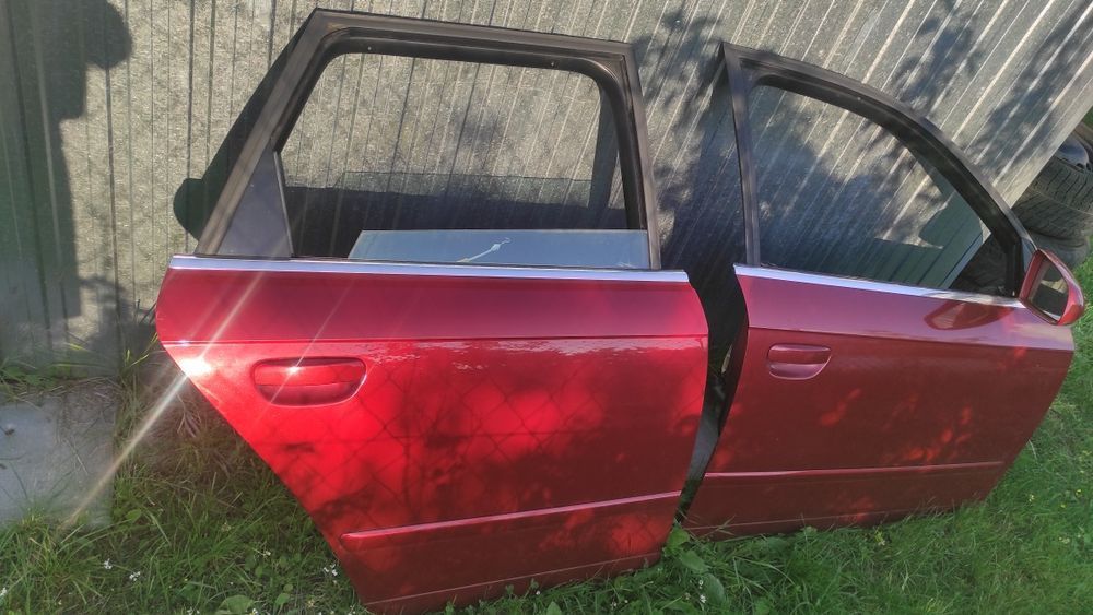 Drzwi Audi a4 B7 Kombi LZ3F prawy tył