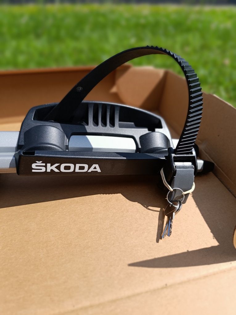 NOWY oryginalny uchwyt rowerowy SKODA (THULE)