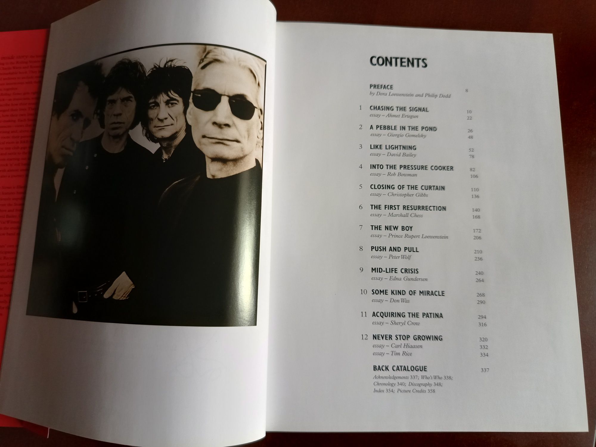 "According to The Rolling Stones." Książka ze wspomnieniami muzyków.