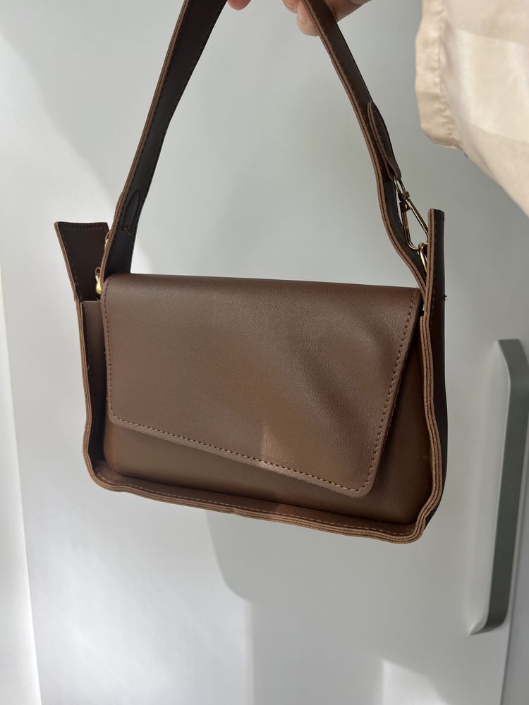 Нова коричнева сумка