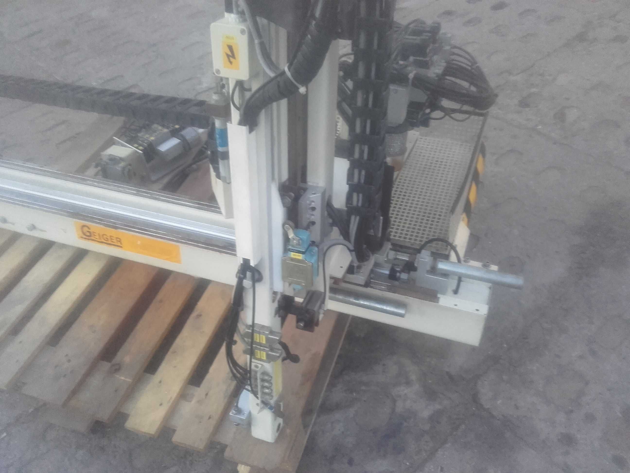 robot manipulator 3 osie picker do wtryskarki GEIGER EA21