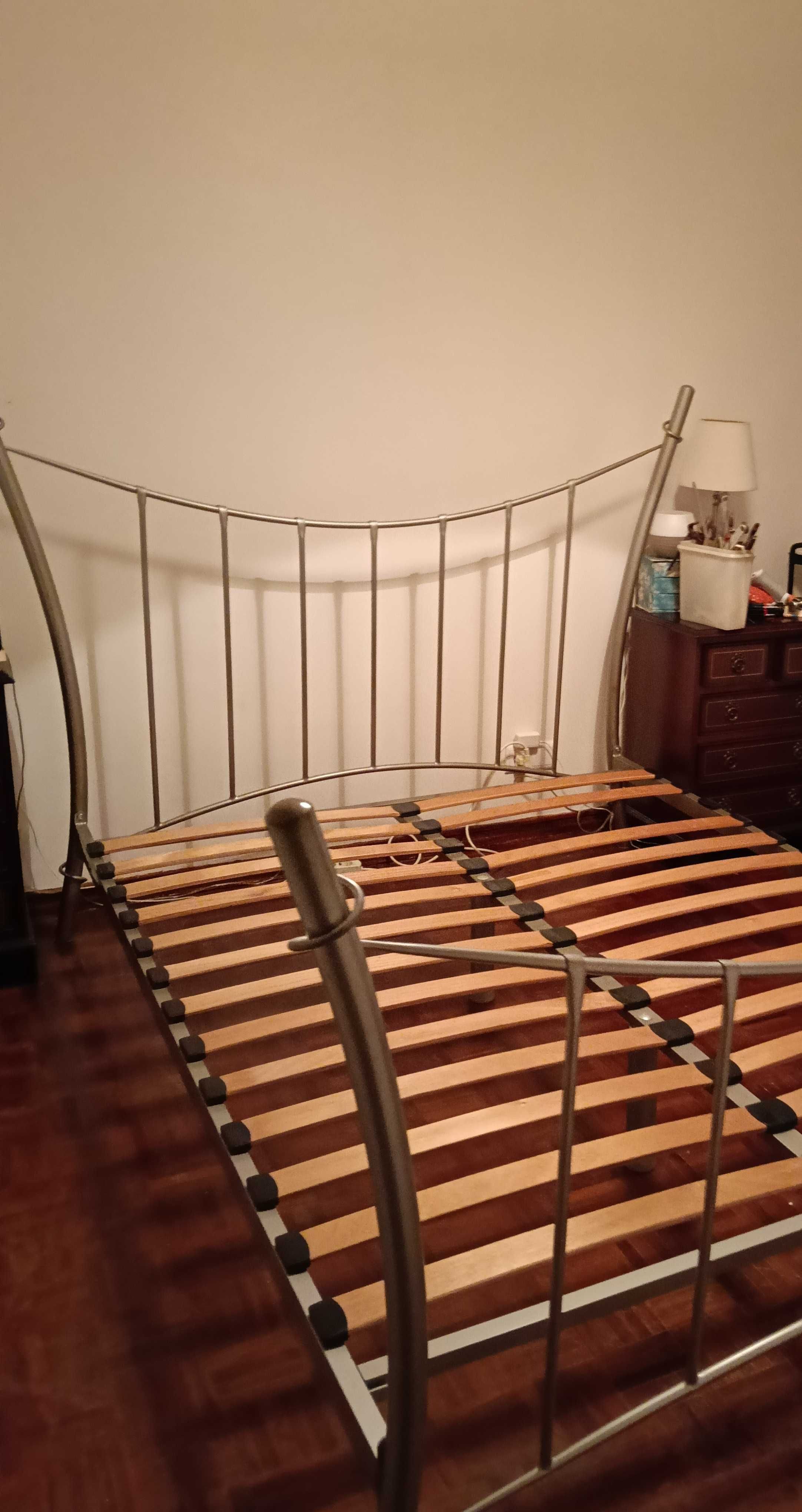 cama de ferro em bom estado
