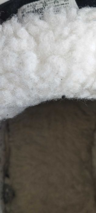 Зимові кросівки.