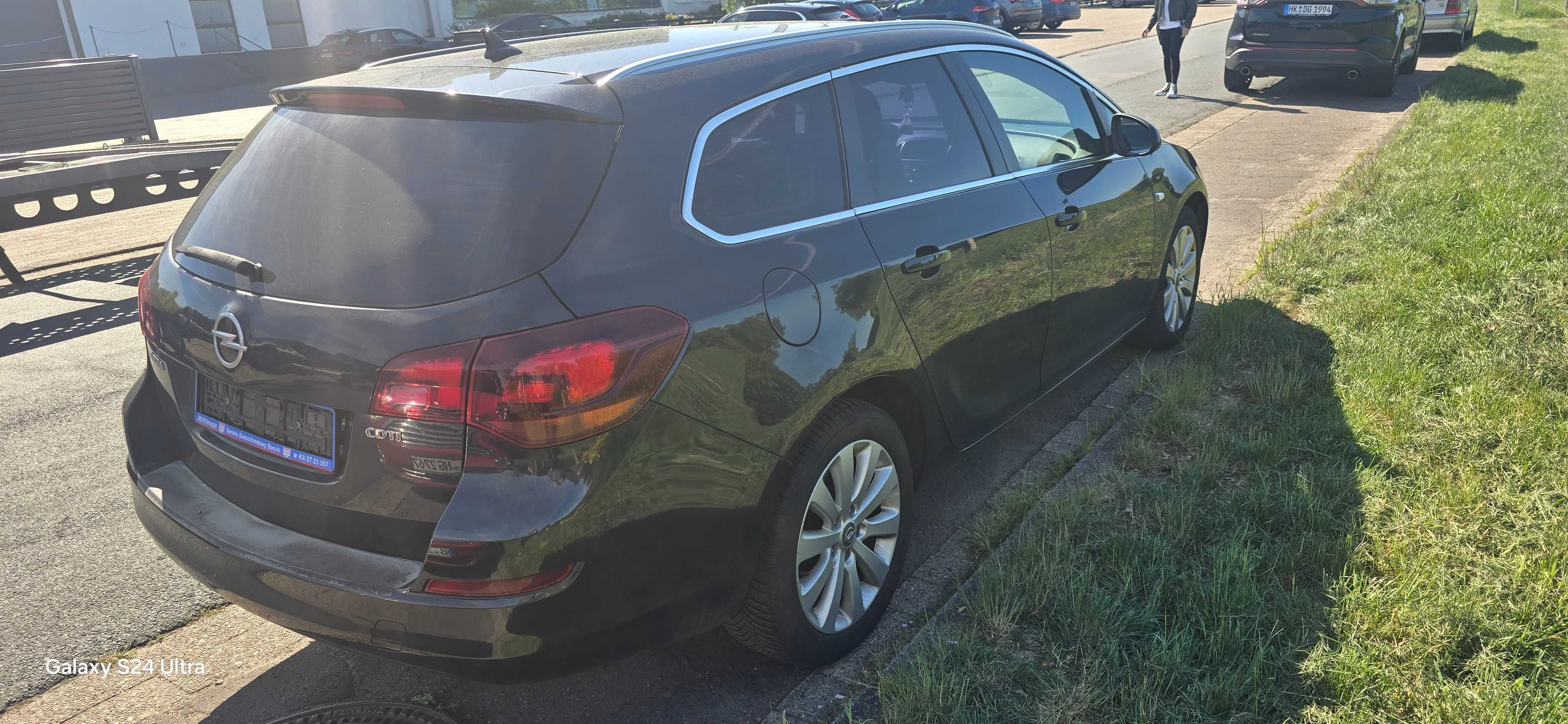 Opel astra j 2.0cdti 160km navi klima xenon alu  zadbana 2012