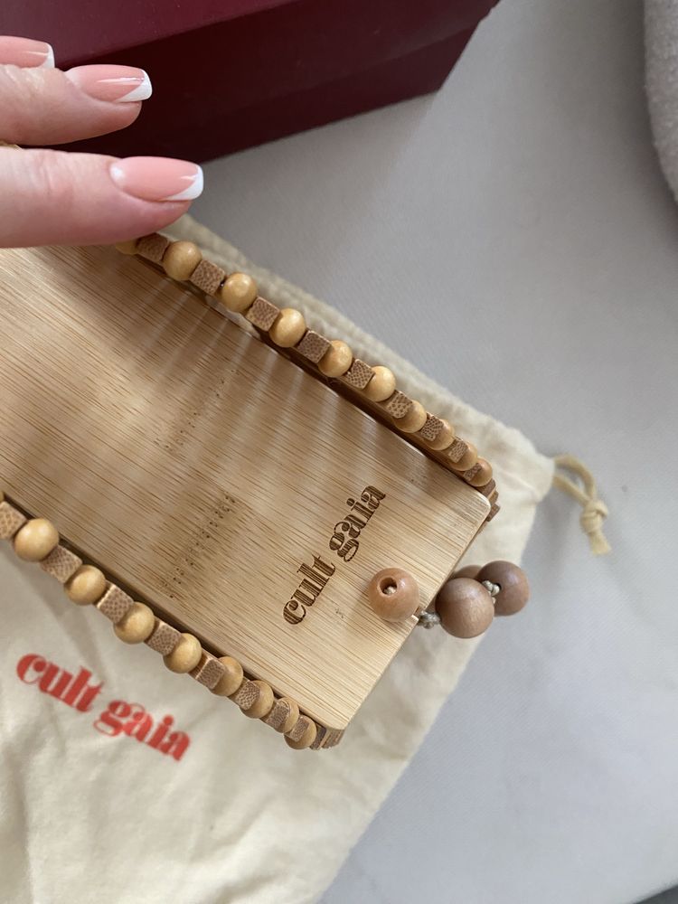 Cult Gaia drewniana torebka kultowa na długim łańcuszku Moliera 2