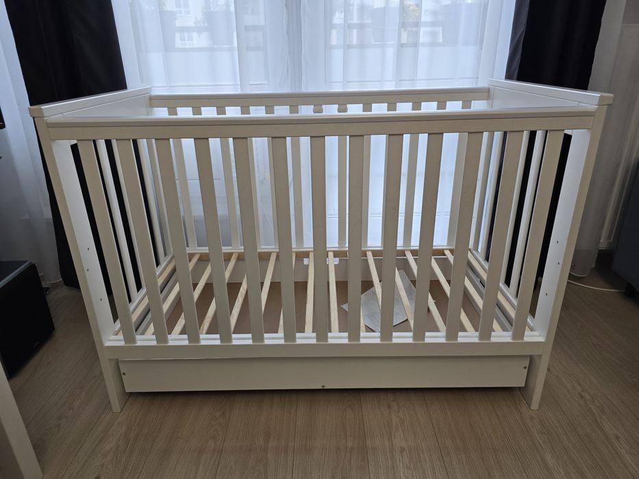 KLUPŚ Łóżeczko IWO białe z szufladą 120x60 plus materac Fiki Miki