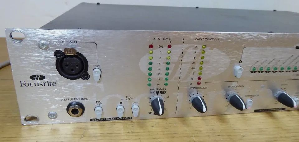Compressor & Pre Microfone Focusrite PENTA