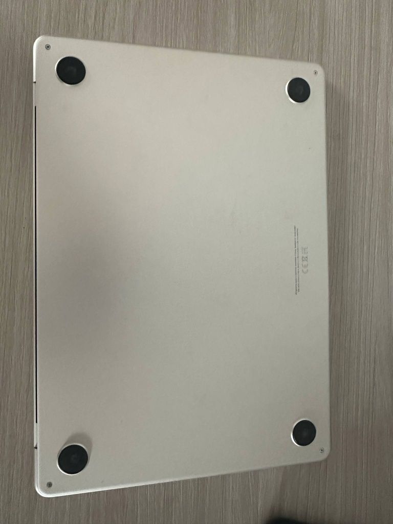 Sprzeda. MacBook M2 8 GB