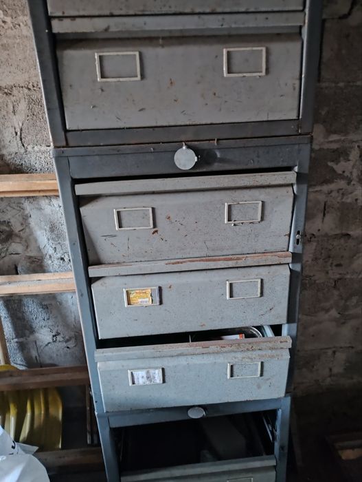 Металлический стеллаж под инструменты