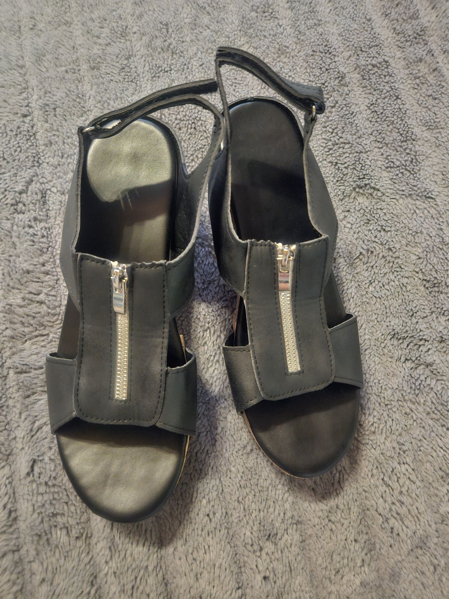 Buty na koturnie r.39
