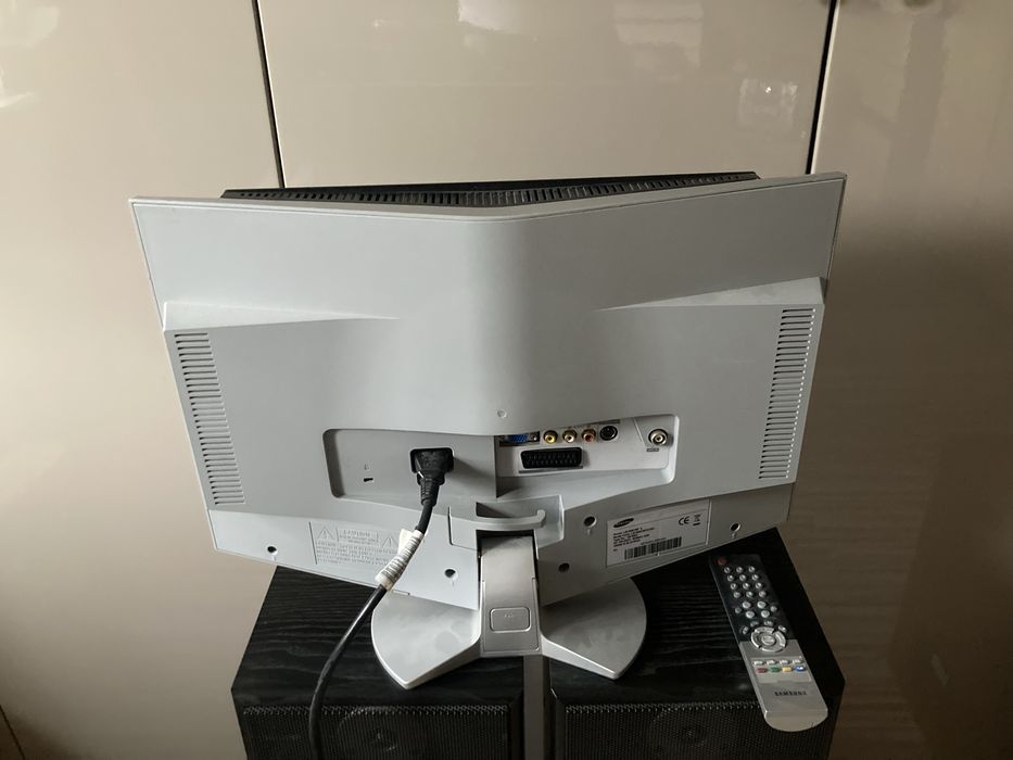 Telewizorek samsung 15 cali
