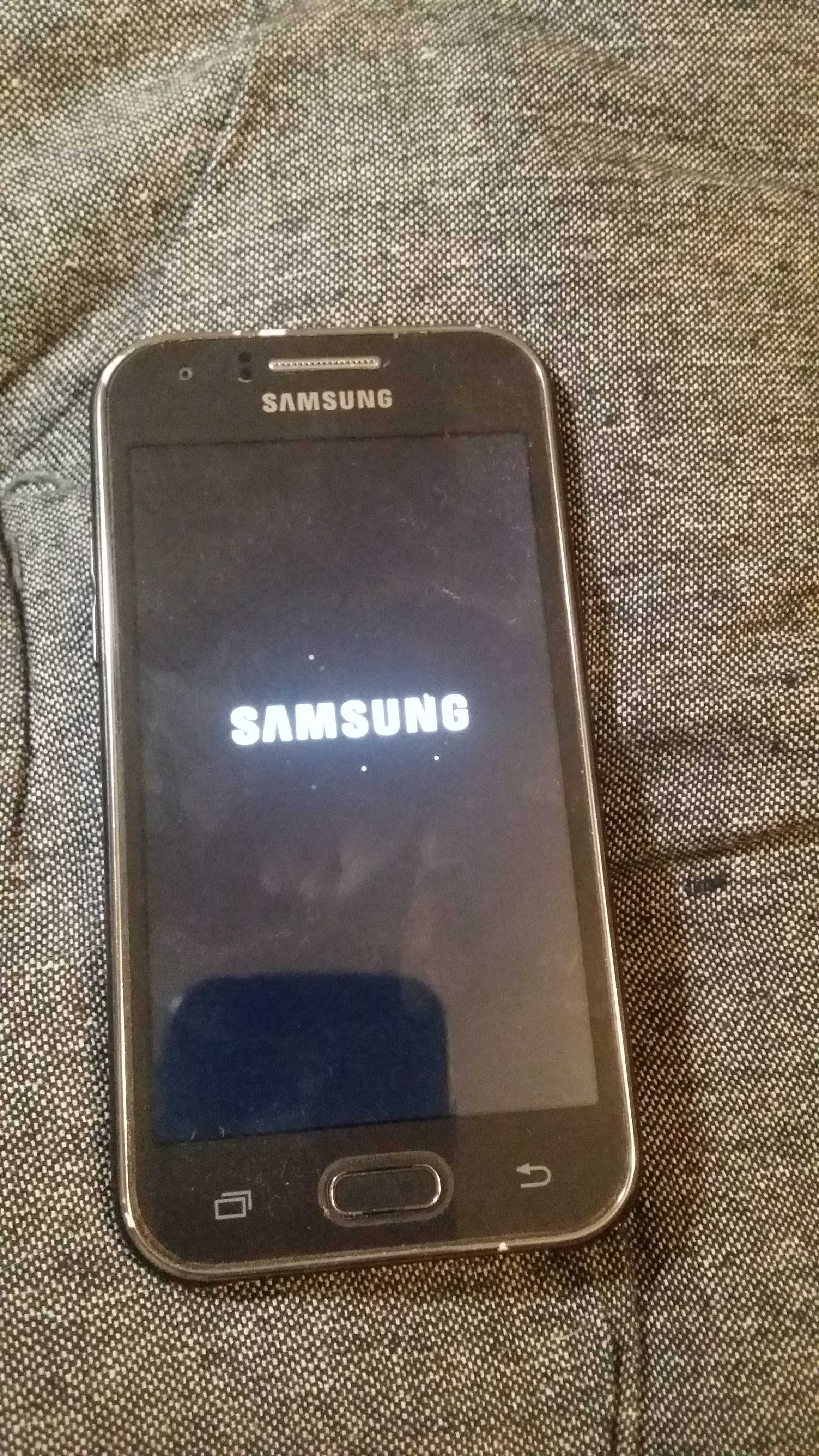 Telefon Samsung Galaxy J1