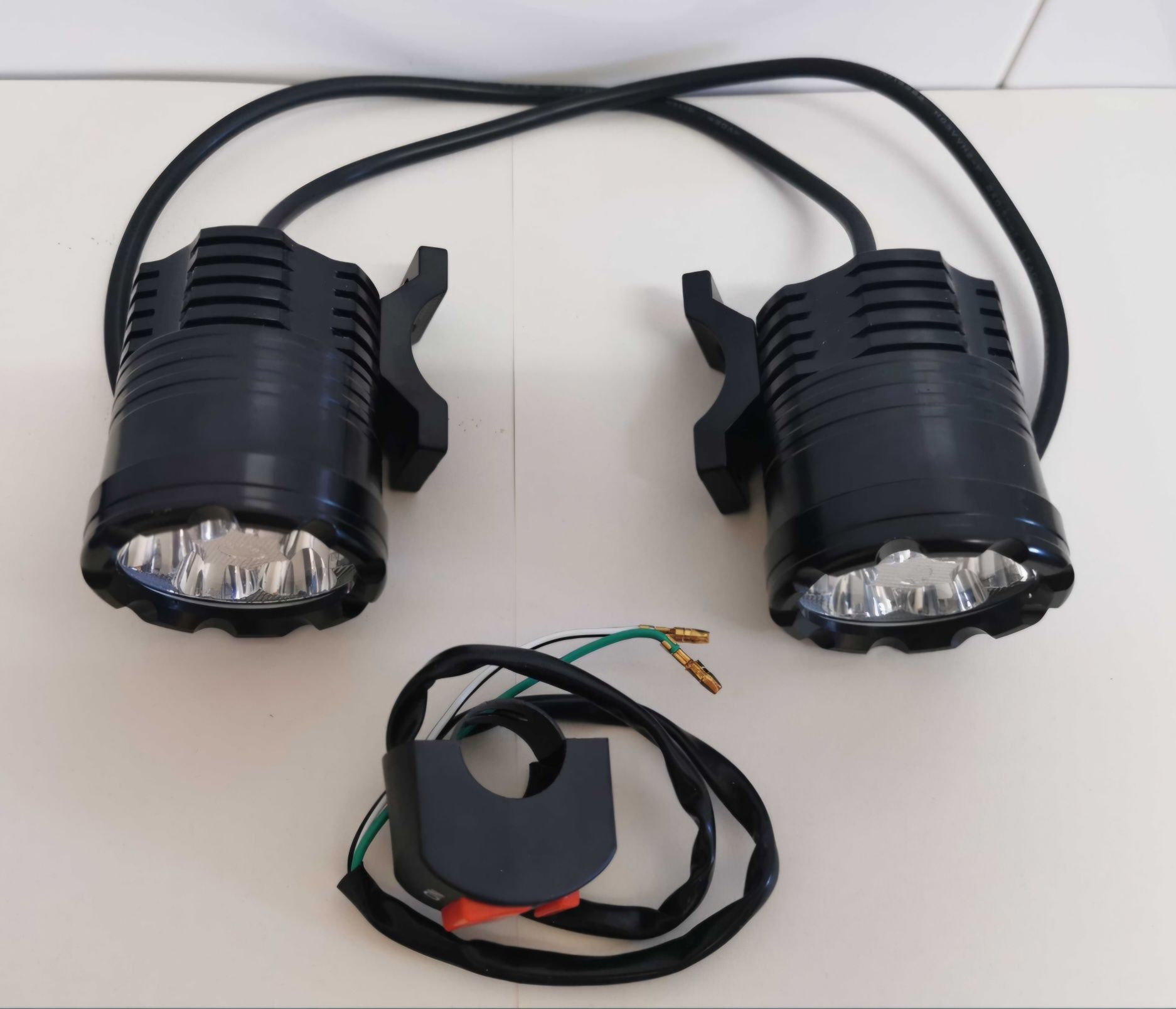 Faróis Universais Auxiliares / Nevoeiro leds / Motos / Motas ( NOVOS )