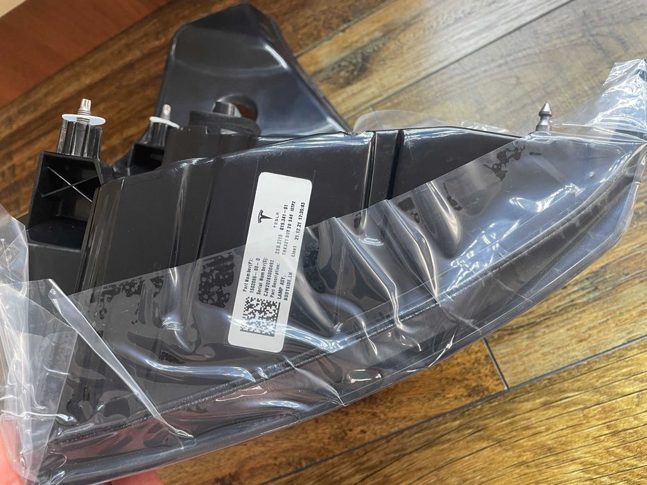 Tesla Model 3/Y фонарь задня оптика фара стоп ліхтар в ляду