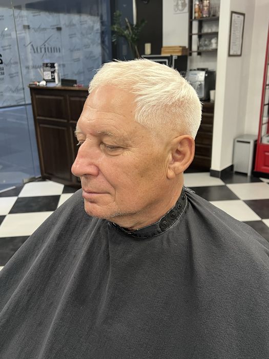 Безкоштовно шукаю модель бажано з бородою на стрижку