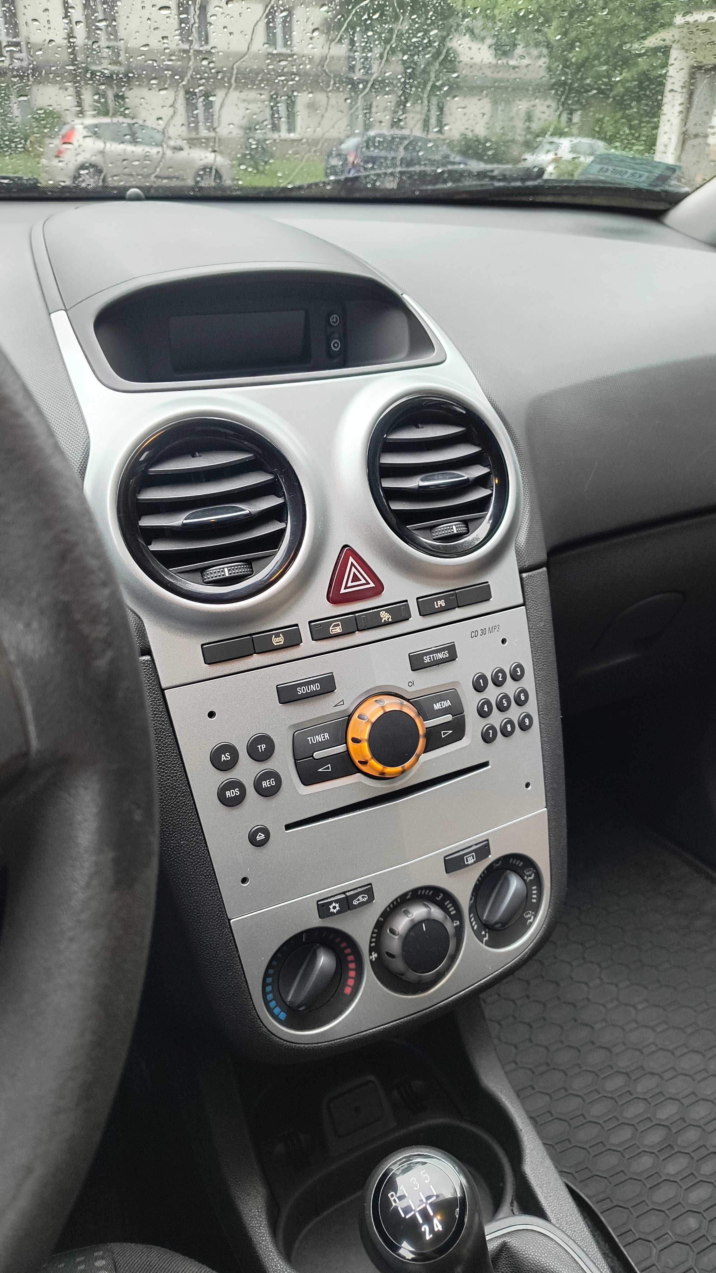 Opel Corsa D 2014 stan dobry, bezwypadkowy, LPG
