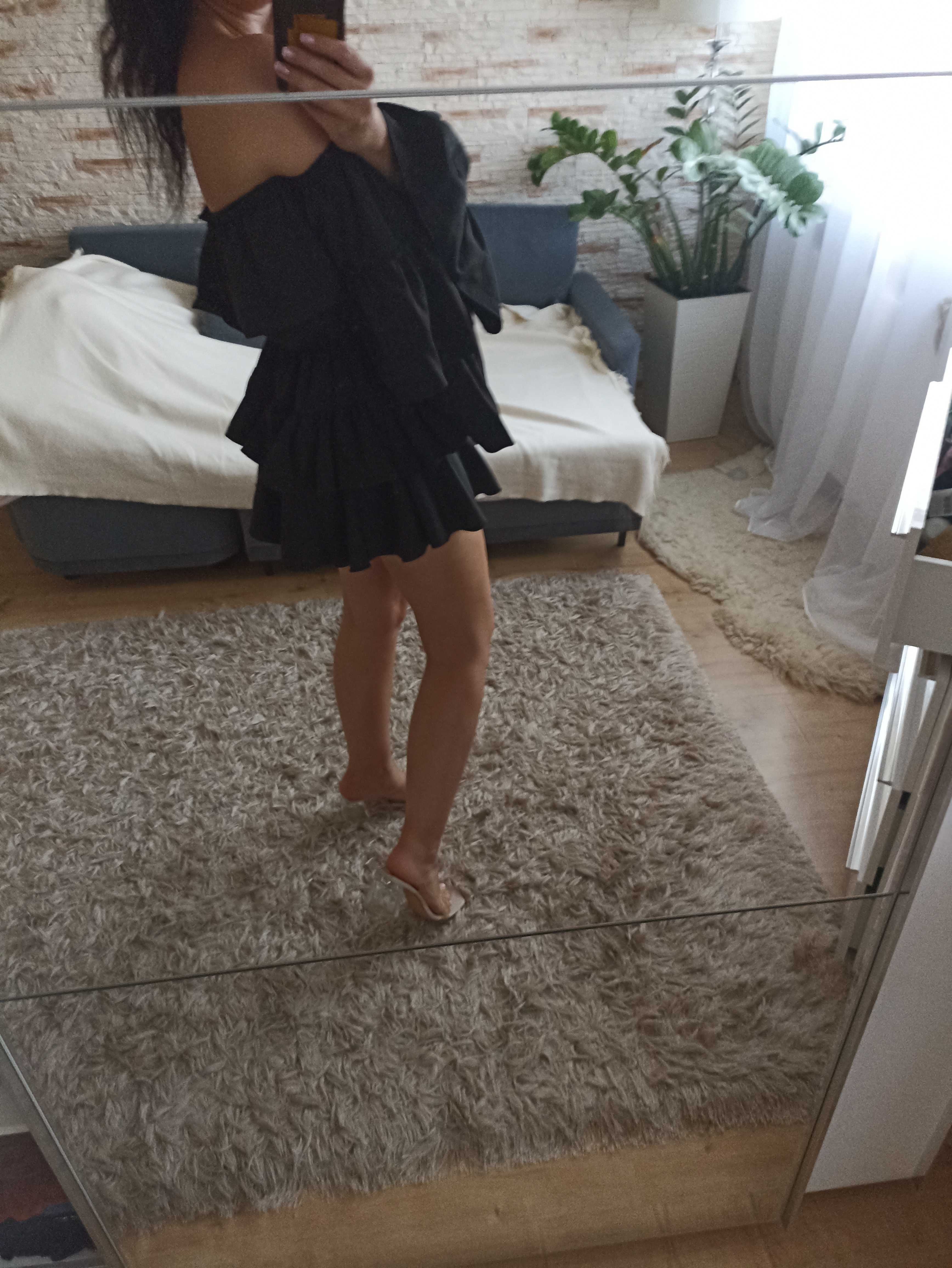 Piękny kombinezon falbany S