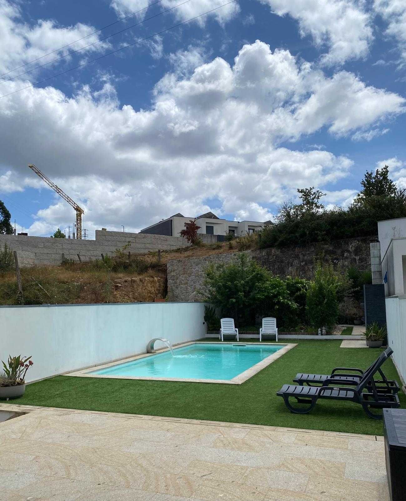 Casa T4 com piscina