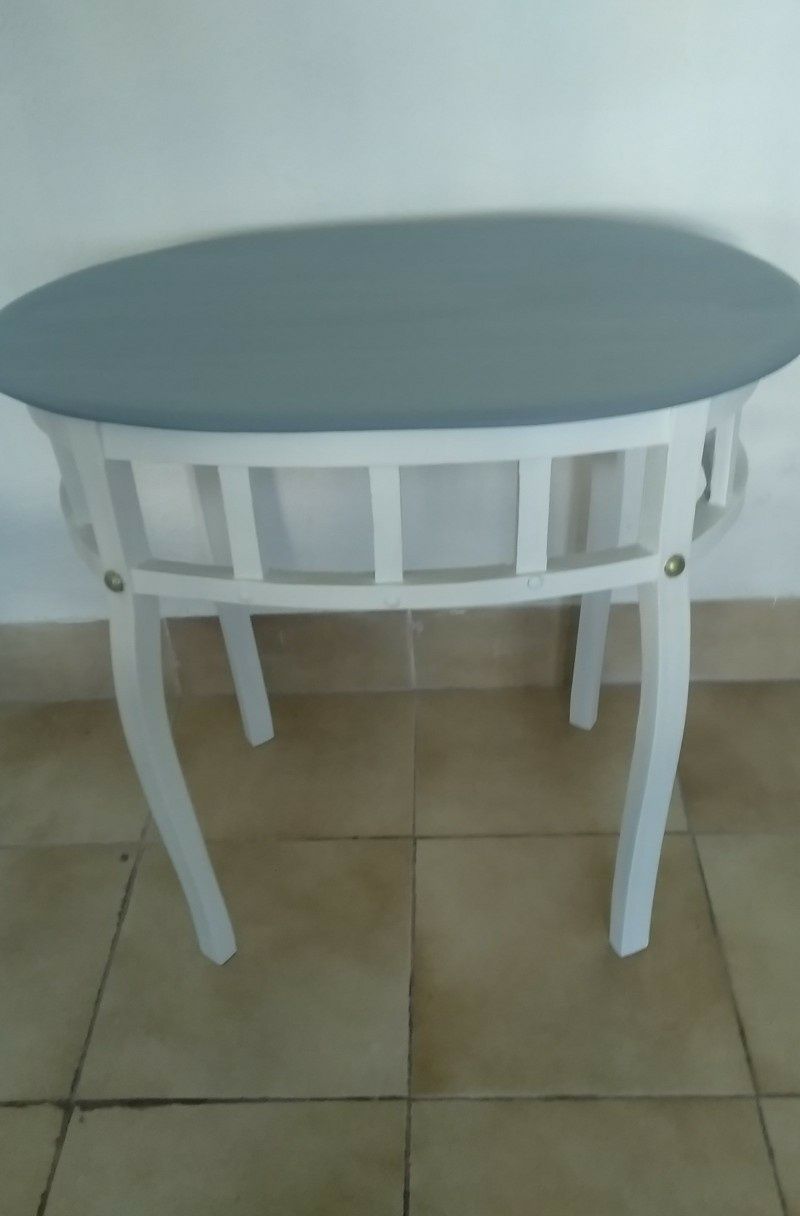 Mesa de apoio restaurada