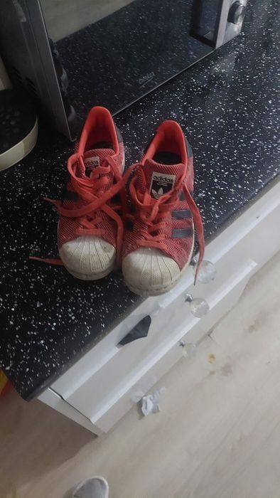 Świetne adidasy orange tanio