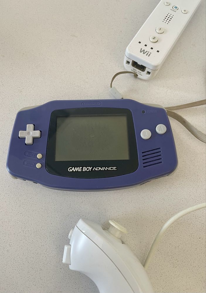 Lote Nintendo Wii com vários acessórios + Game Boy Advance avariado