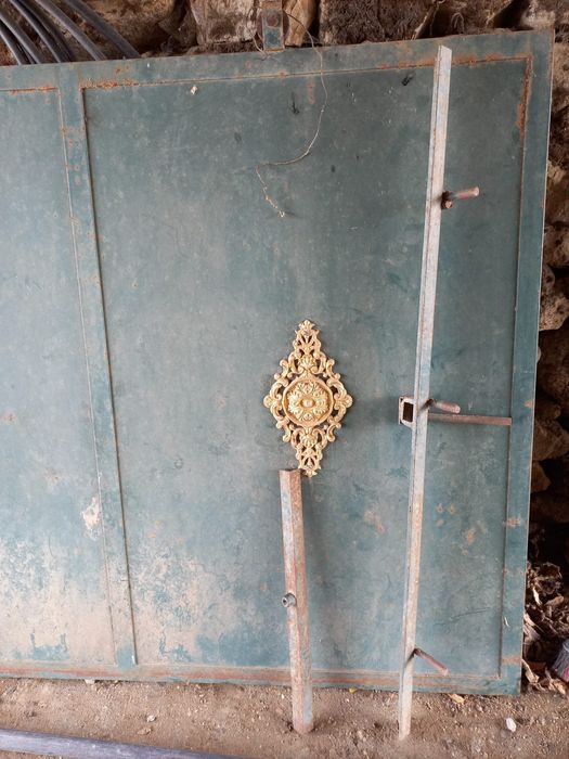 Portão para entrade de casa e jardim