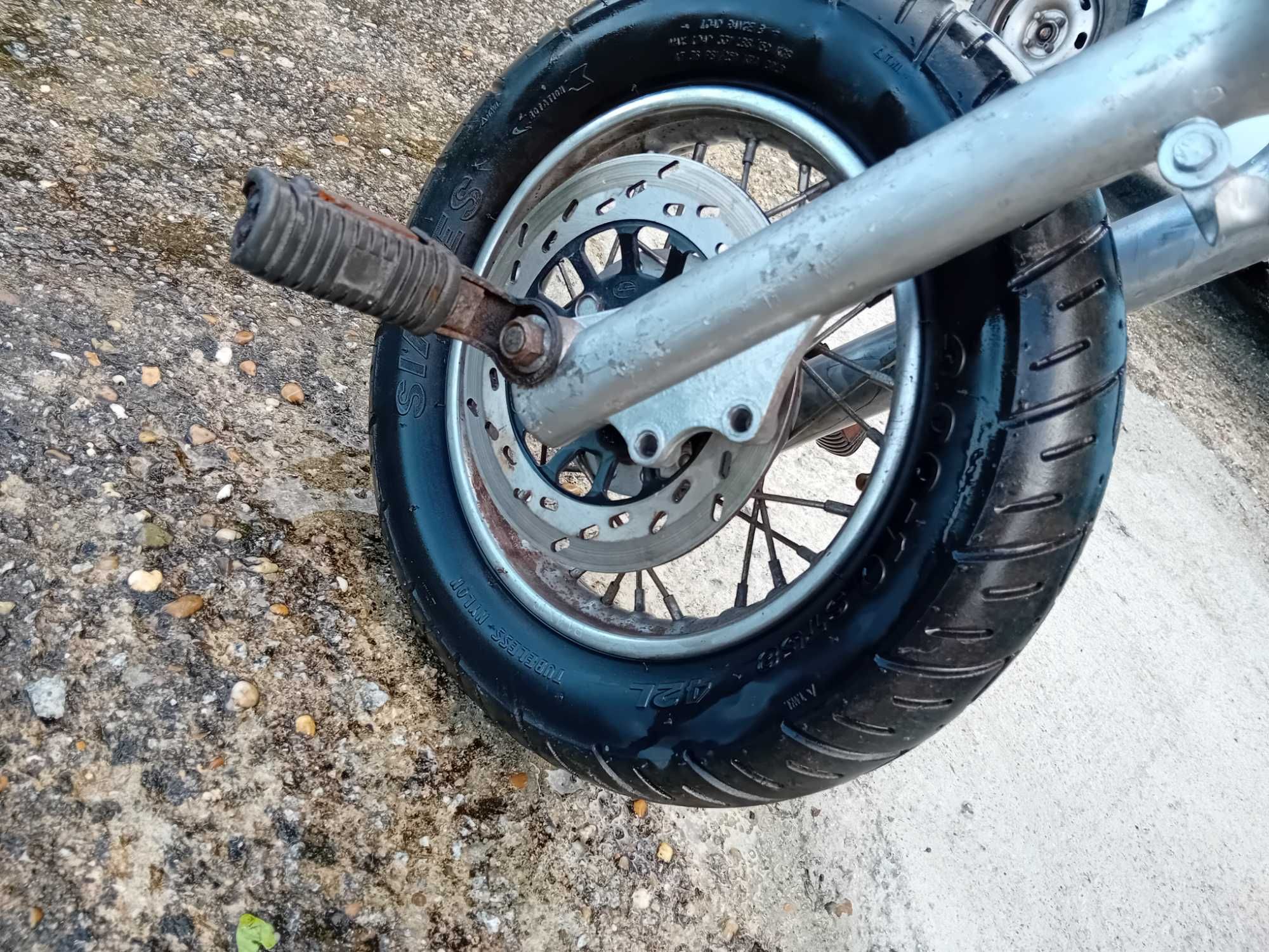 Triciclo roda frente disco