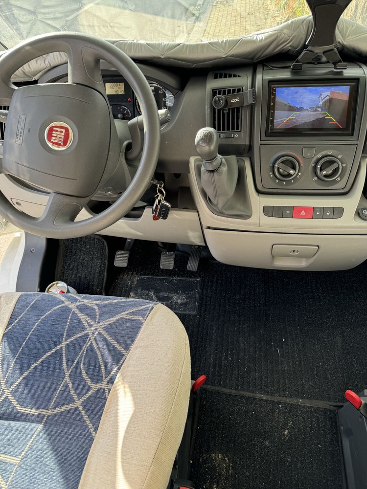autocaravana  capuchine com 2 camas de casal