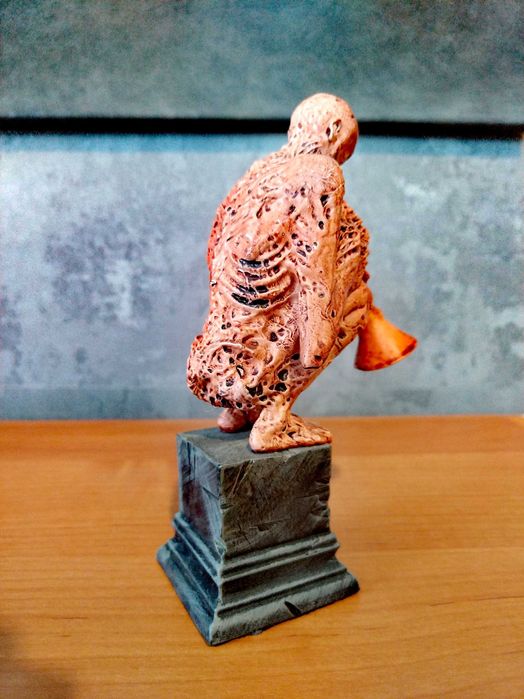 Rzeźba z obrazu Beksinskiego