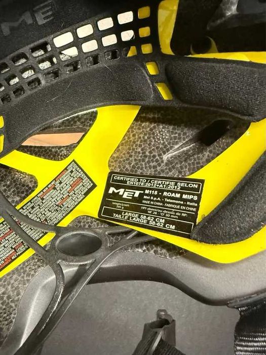 Capacete MET Roam Mips