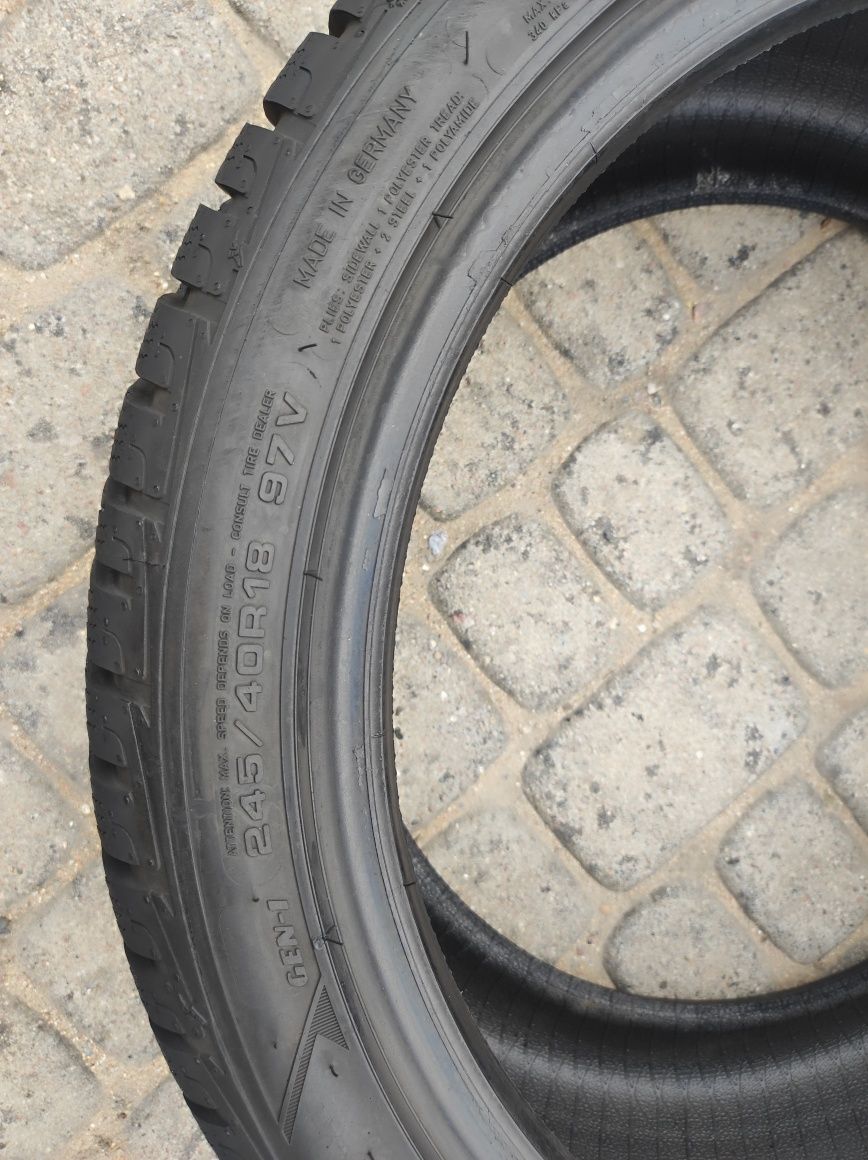 245.40.18 komplet opon zimowych Goodyear Ultra Grip Performance 8mm