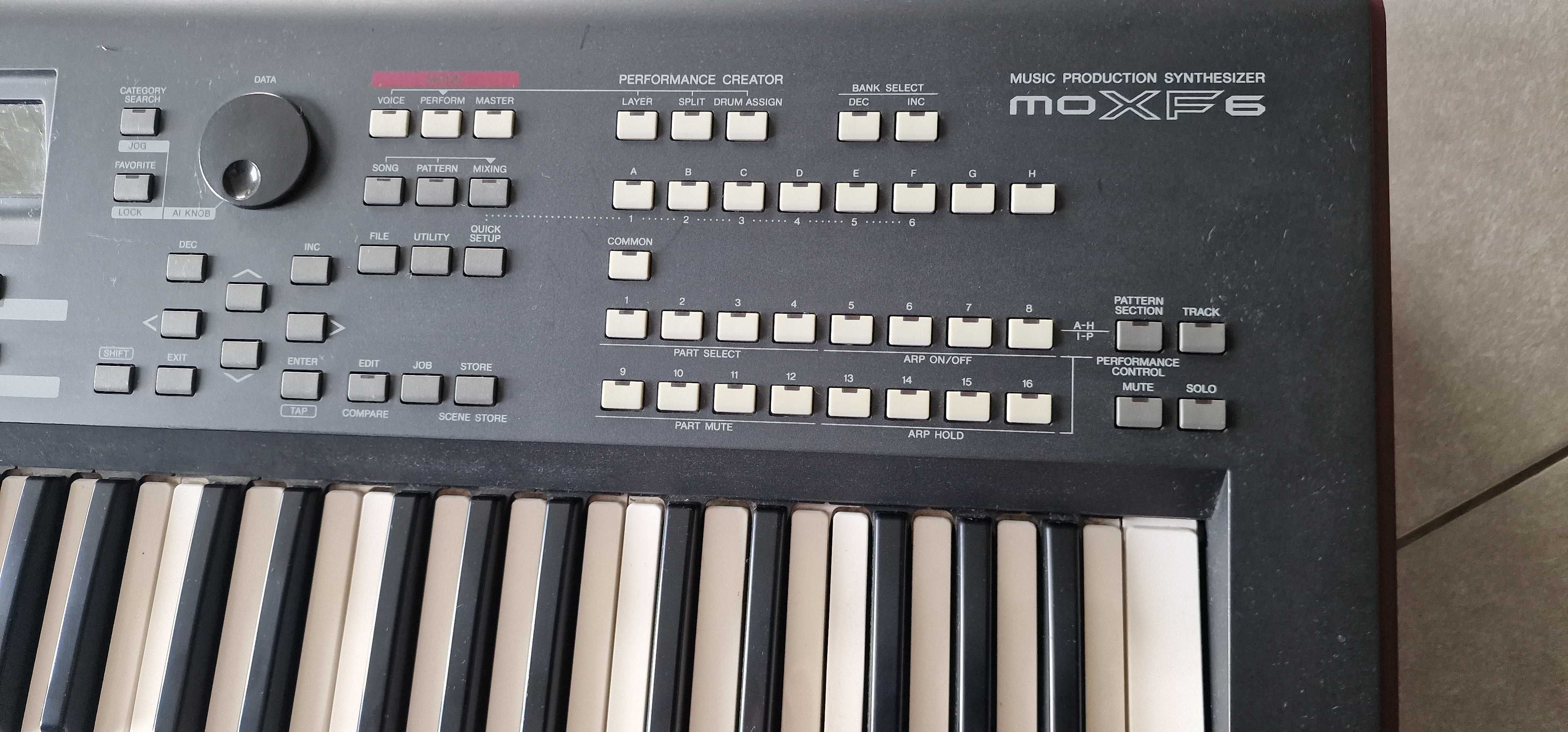 Syntezator Yamaha MO XF 6