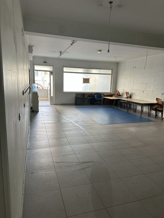 Arrendo loja Amadora 150m2 e 2 wcs