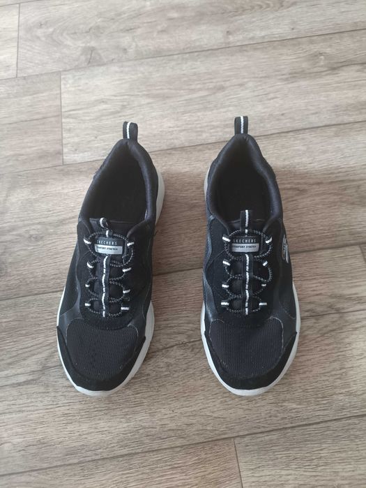 Buty Skechers czarne. Stan: dobry