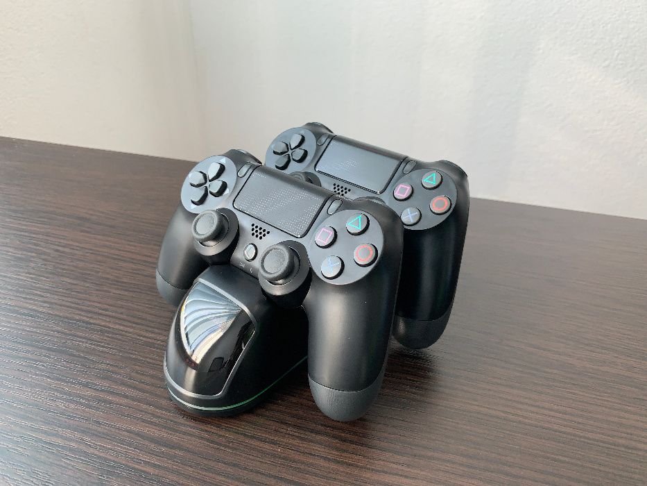 Зарядна Док станція для DualShock 4/Зарядка геймпад PlayStation PS4