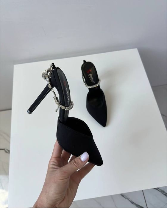 Сатинові туфлі Jimmy Choo з сяючою застібкою