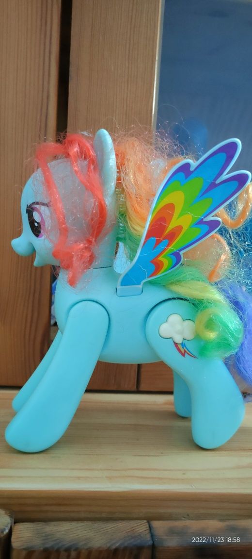 Skacząca Rainbow Dash