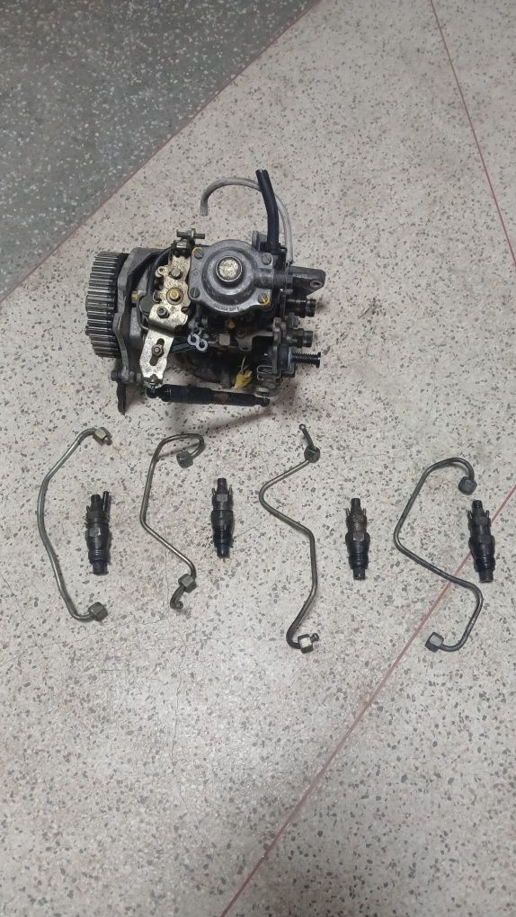 Bomba injetora Bosch com injetores 306 1.9td
