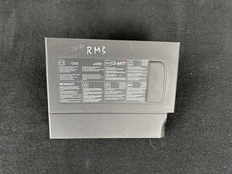 Кришка АКБ мотора Меган 3 Сценік 3